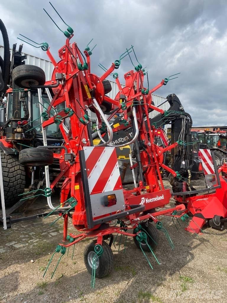 Kverneland 8590 耙與翻草機