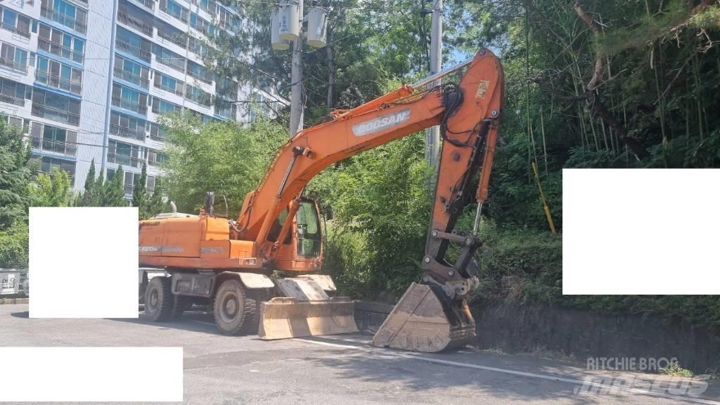 Doosan DX 210 W 旋轉式挖土機/掘鑿機/挖掘機