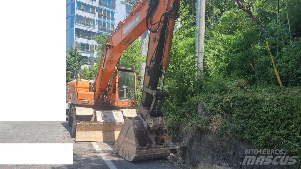 Doosan DX 210 W 旋轉式挖土機/掘鑿機/挖掘機