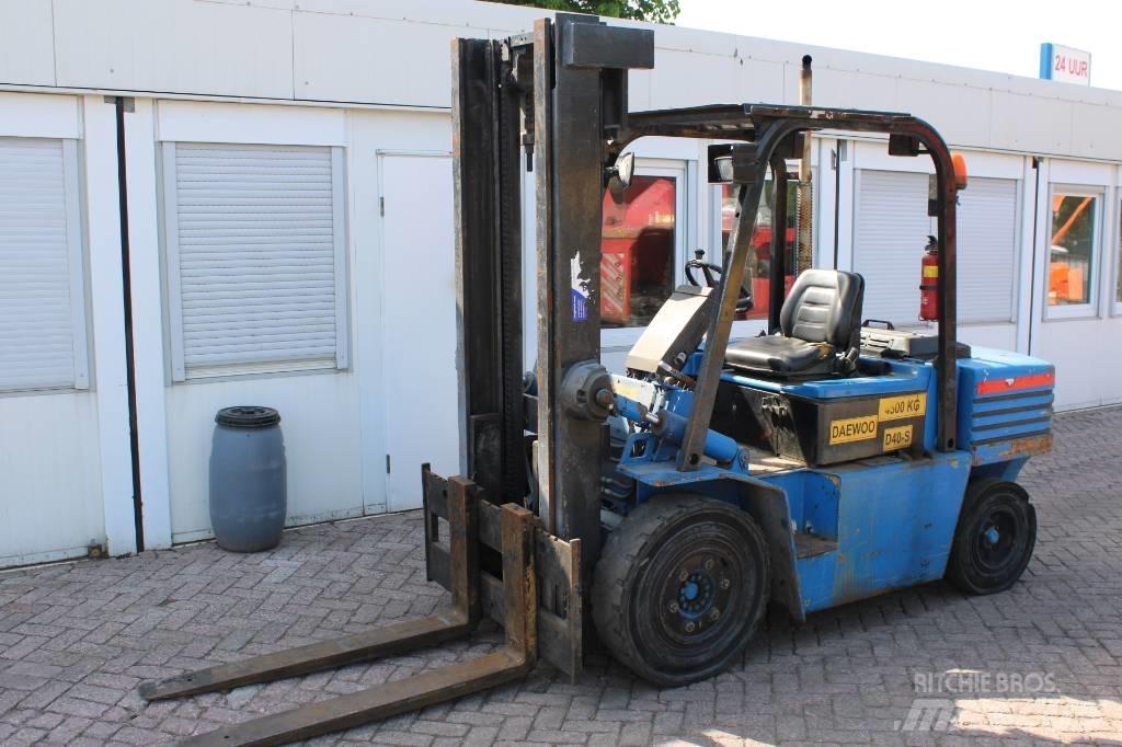 Daewoo D 40 S 柴油卡車