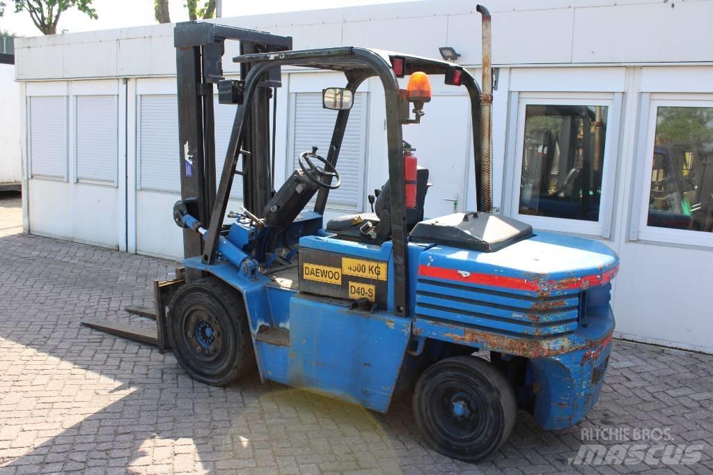 Daewoo D 40 S 柴油卡車