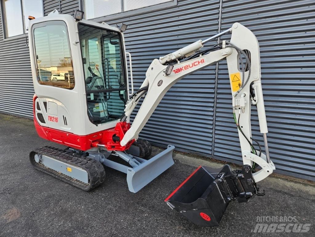Takeuchi TB 216 小型挖土機/掘鑿機<7t(小型挖掘機)