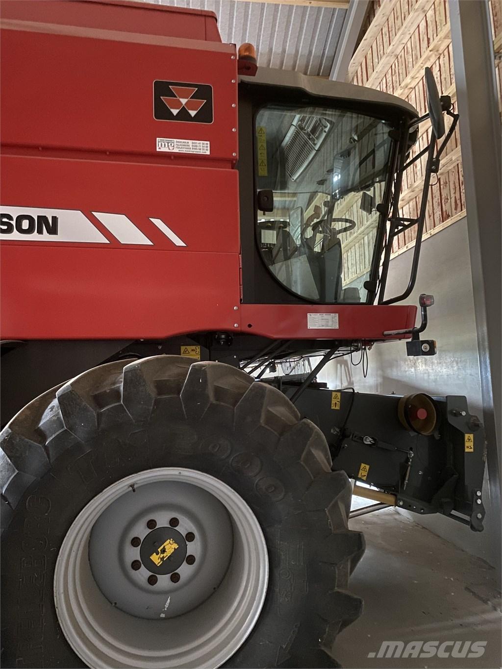 Massey Ferguson 7244 聯合收穫機