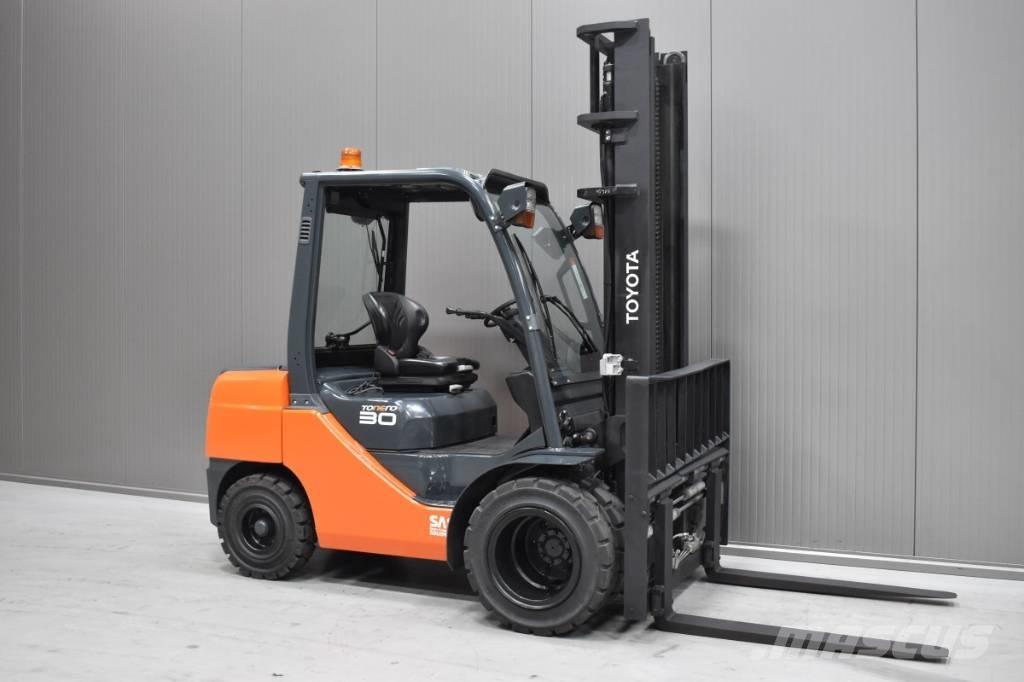Toyota 02-8FDF30 柴油卡車