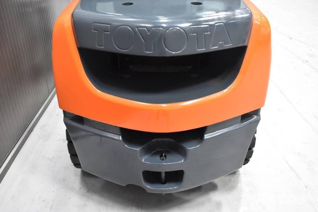 Toyota 02-8FDF30 柴油卡車