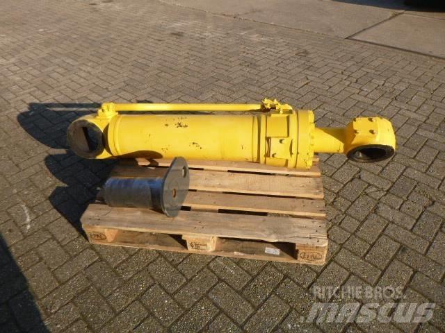 Komatsu WA600 油壓