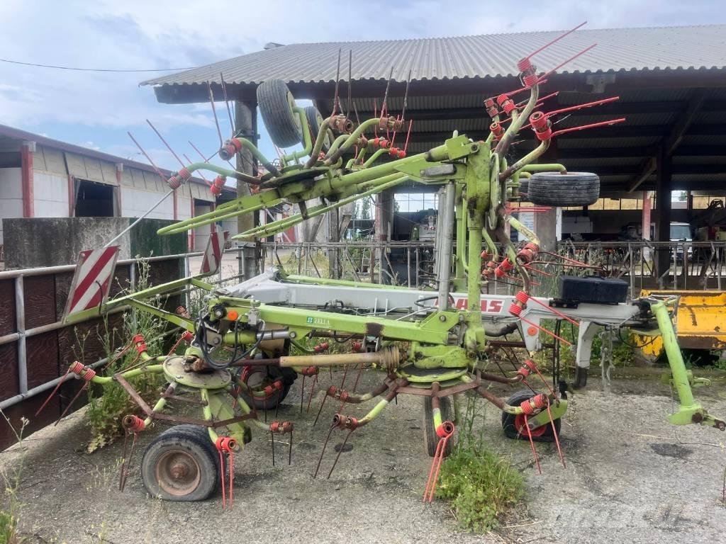 CLAAS Volto 1050 T 耙與翻草機