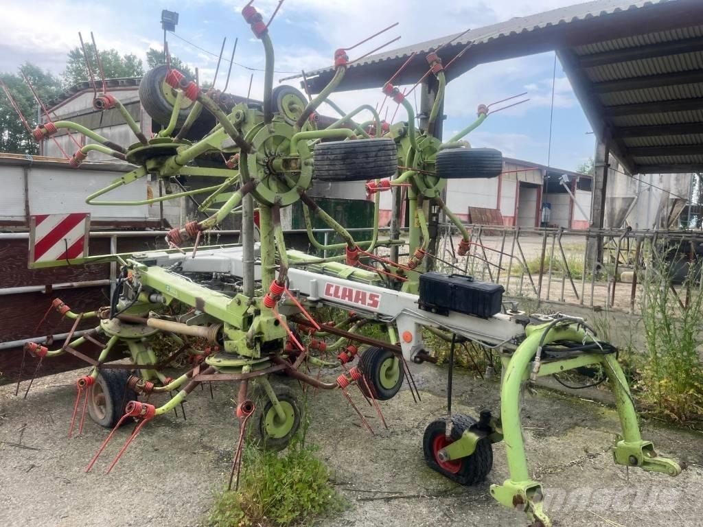 CLAAS Volto 1050 T 耙與翻草機