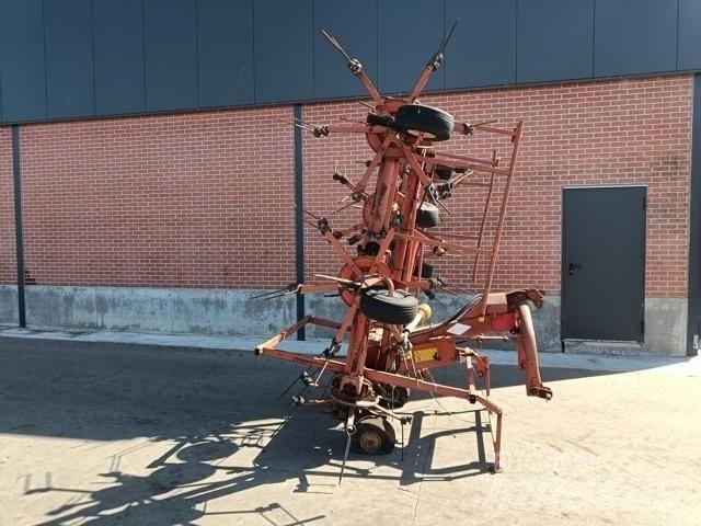 Kuhn GF8501 MH 耙與翻草機