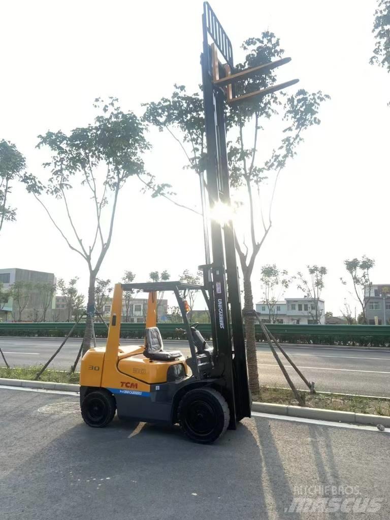 TCM FD 30 柴油卡車