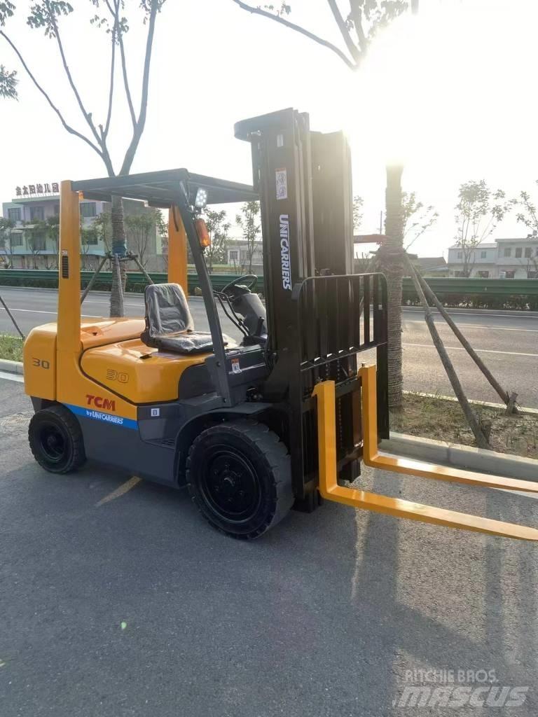 TCM FD 30 柴油卡車