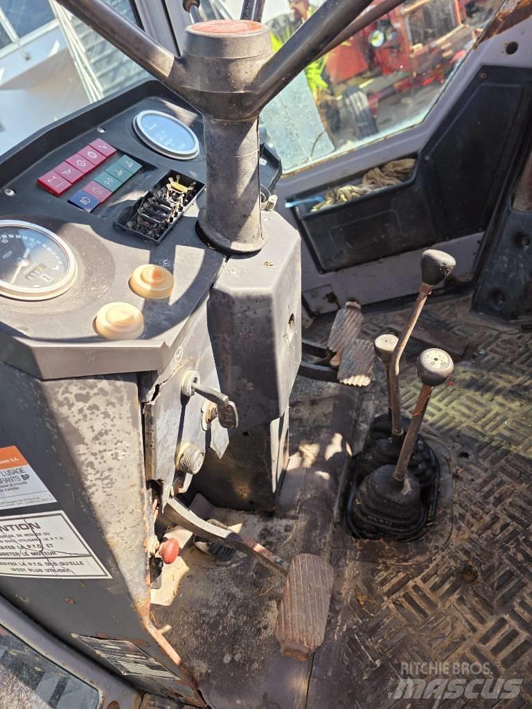 Massey Ferguson 690 曳引機
