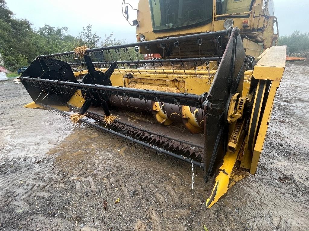 New Holland T56 聯合收穫機