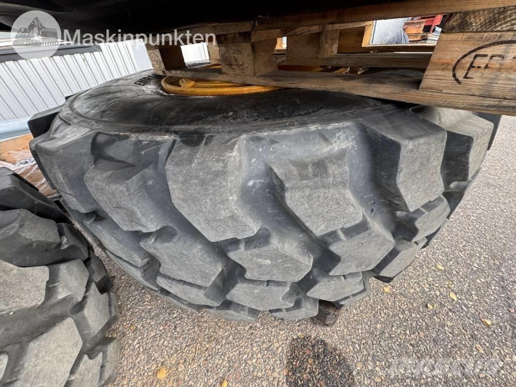 Trelleborg EMR1030 輪胎、車輪和輪圈