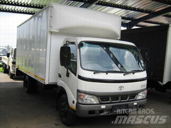 Toyota Dyna 8145 貨箱式卡車
