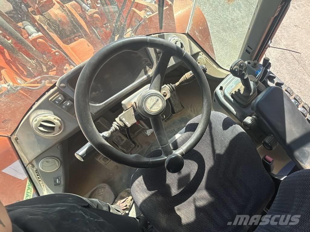 Doosan DL 250-3 輪胎式裝載機