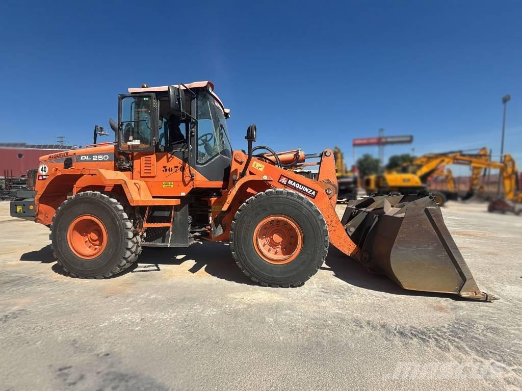 Doosan DL 250-3 輪胎式裝載機