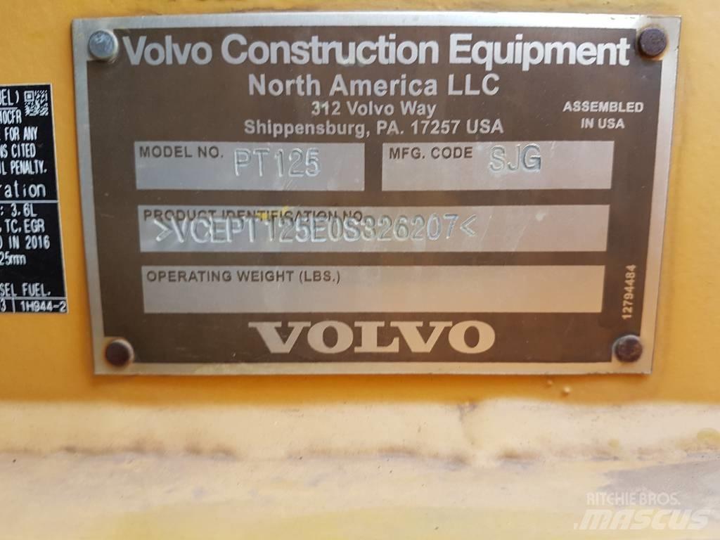 Volvo PT 125 膠輪滾壓機