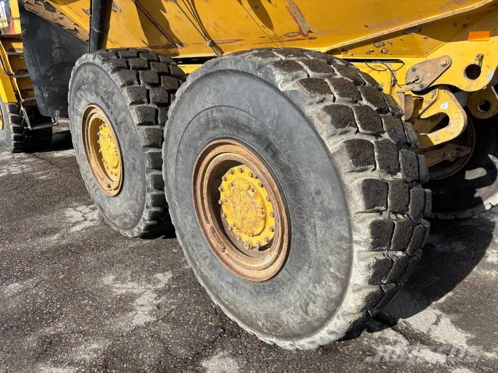 CAT 730 C2 (Tailgate) 鉸接式起吊車