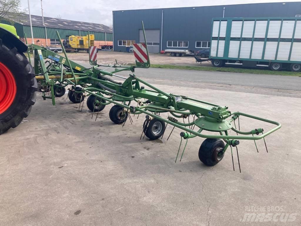 Krone KW 8.82 耙與翻草機