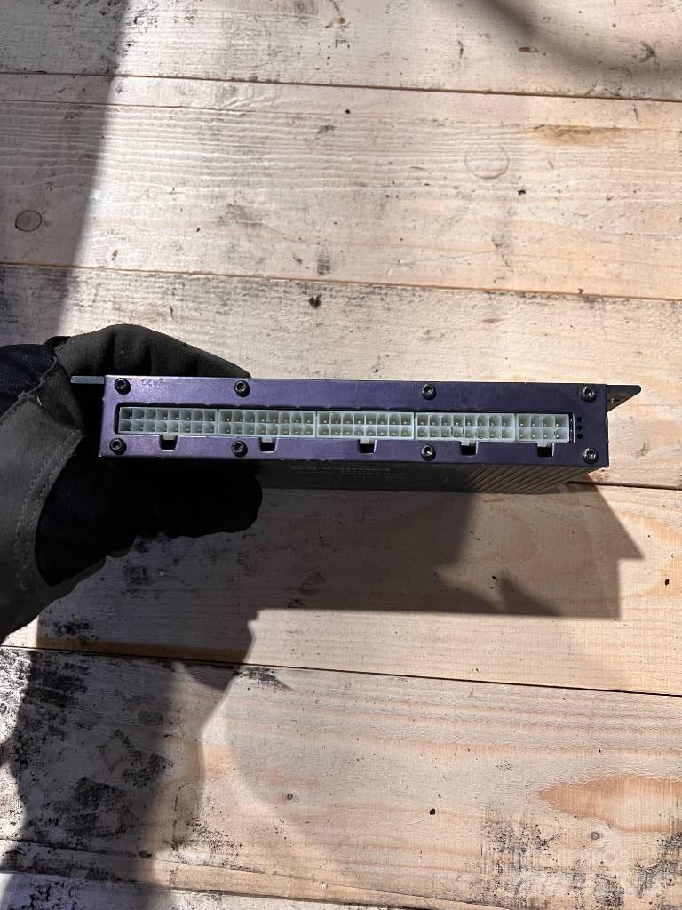 Valmet 5044018 電子設備