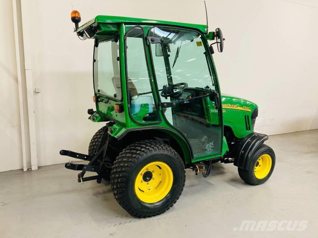 John Deere 2320 小型曳引機