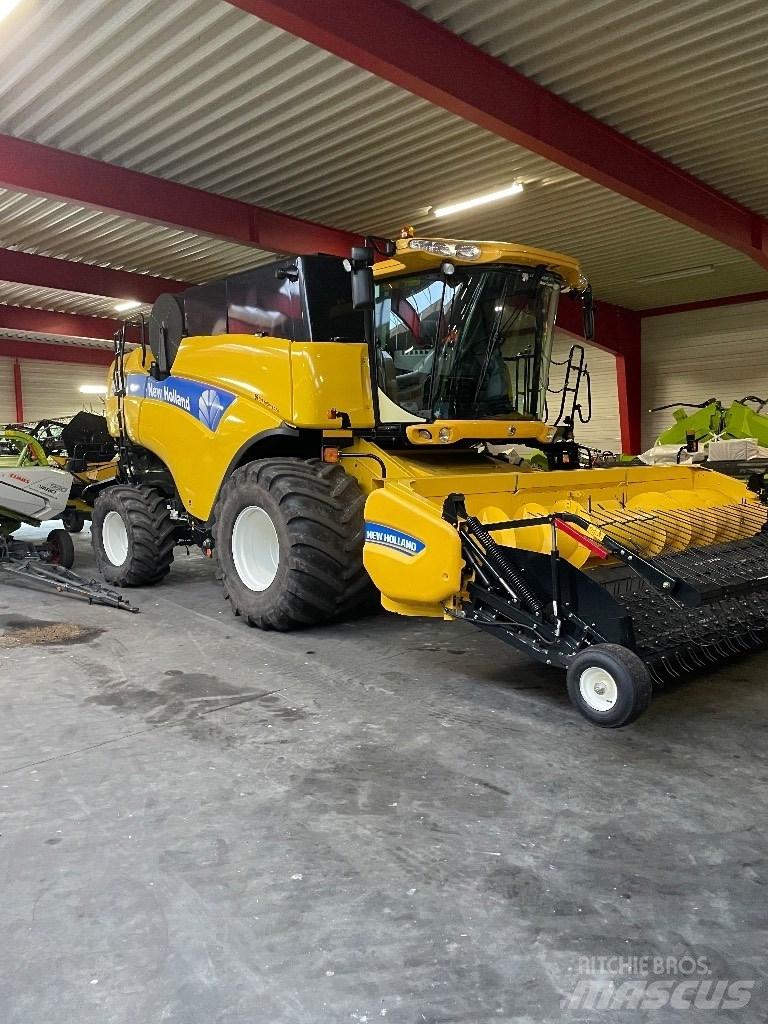 New Holland CX 8080 聯合收穫機