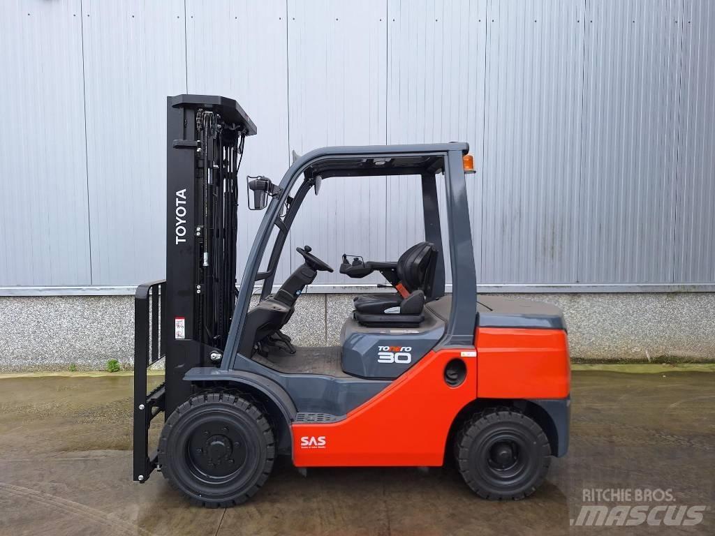 Toyota 52-8 FD F 30 柴油卡車