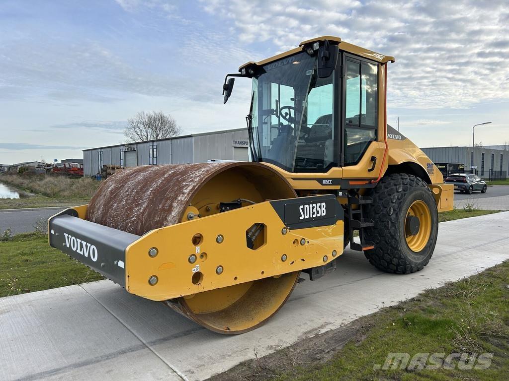 Volvo SD135B 單輪滾壓機