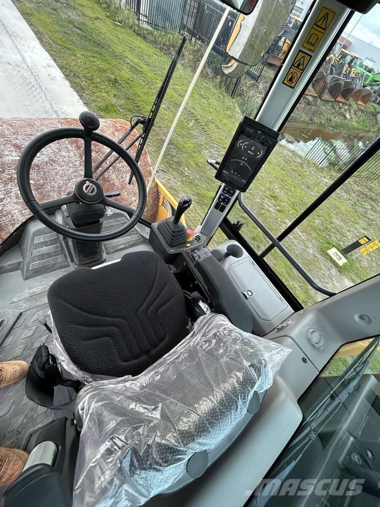 Volvo SD135B 單輪滾壓機