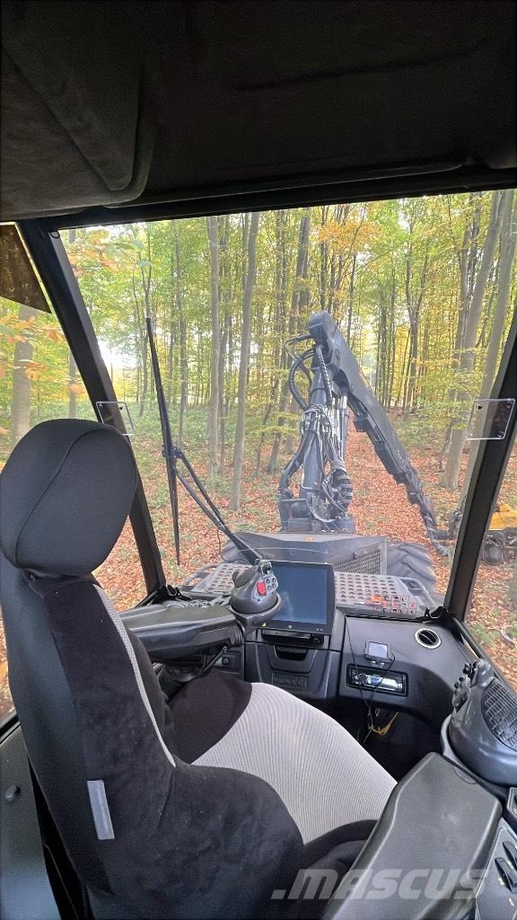 Ponsse Ergo 8W 收穫機