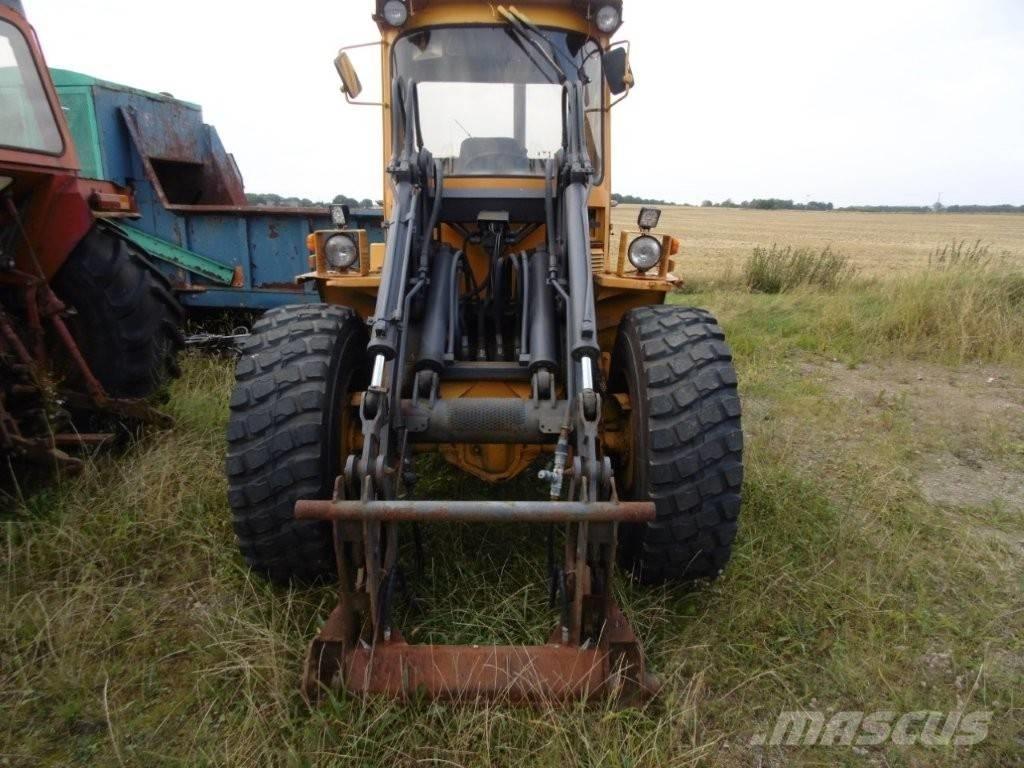 Volvo BM 4200 輪胎式裝載機