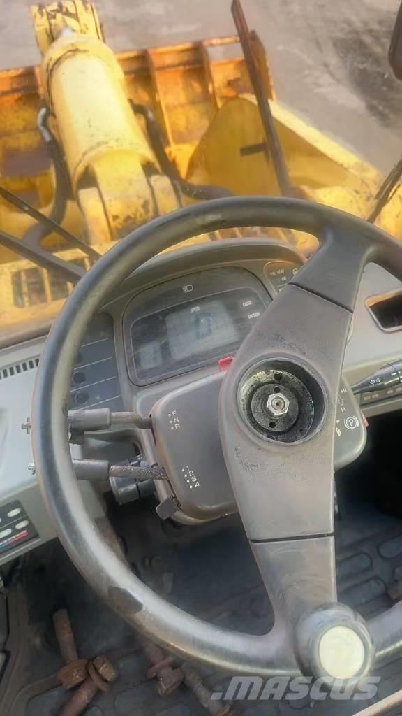 Komatsu WA 600-6 輪胎式裝載機