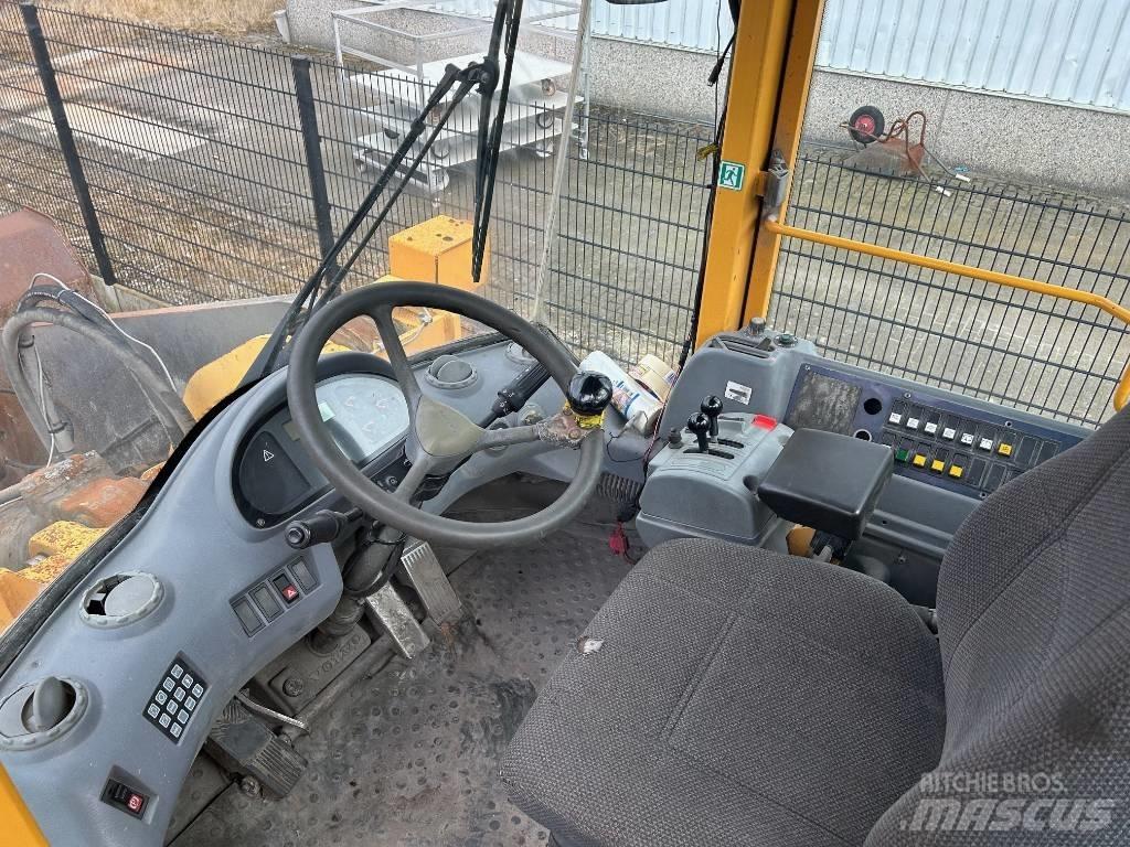 Volvo L 220 E 輪胎式裝載機