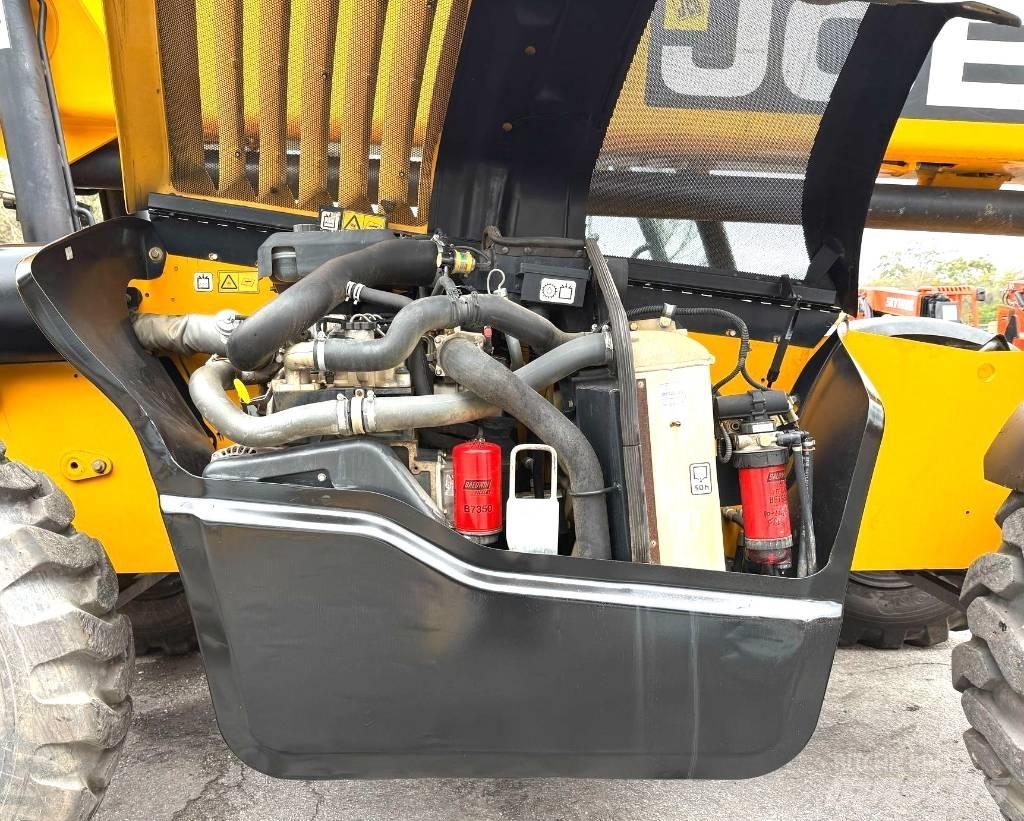 JCB 506-36 伸縮臂操作車