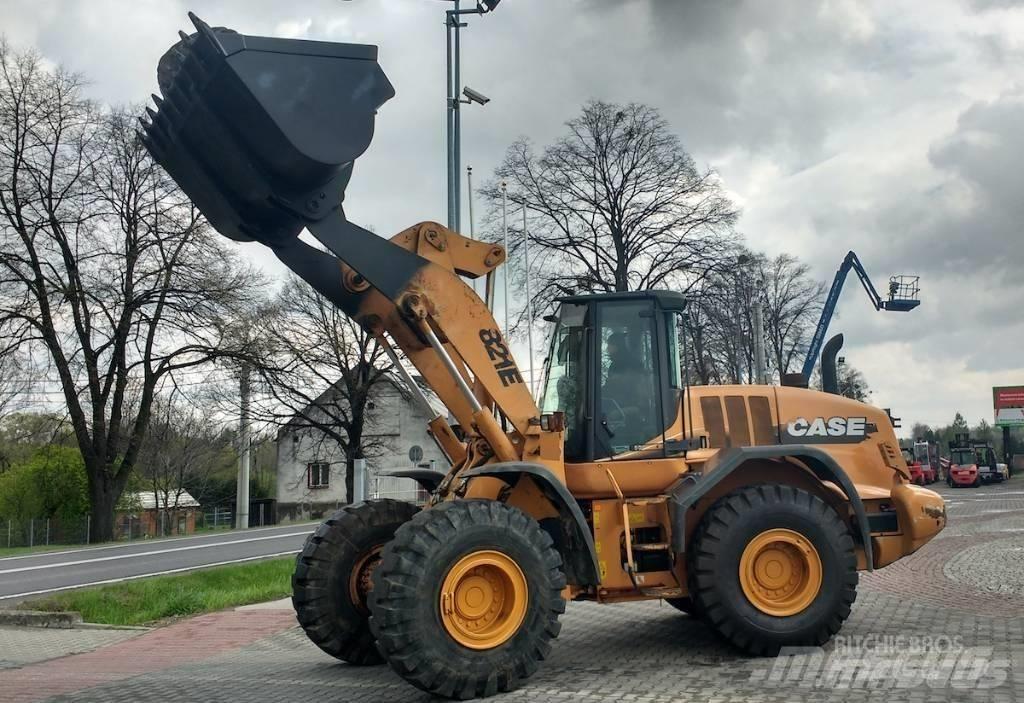CASE 821 E 輪胎式裝載機
