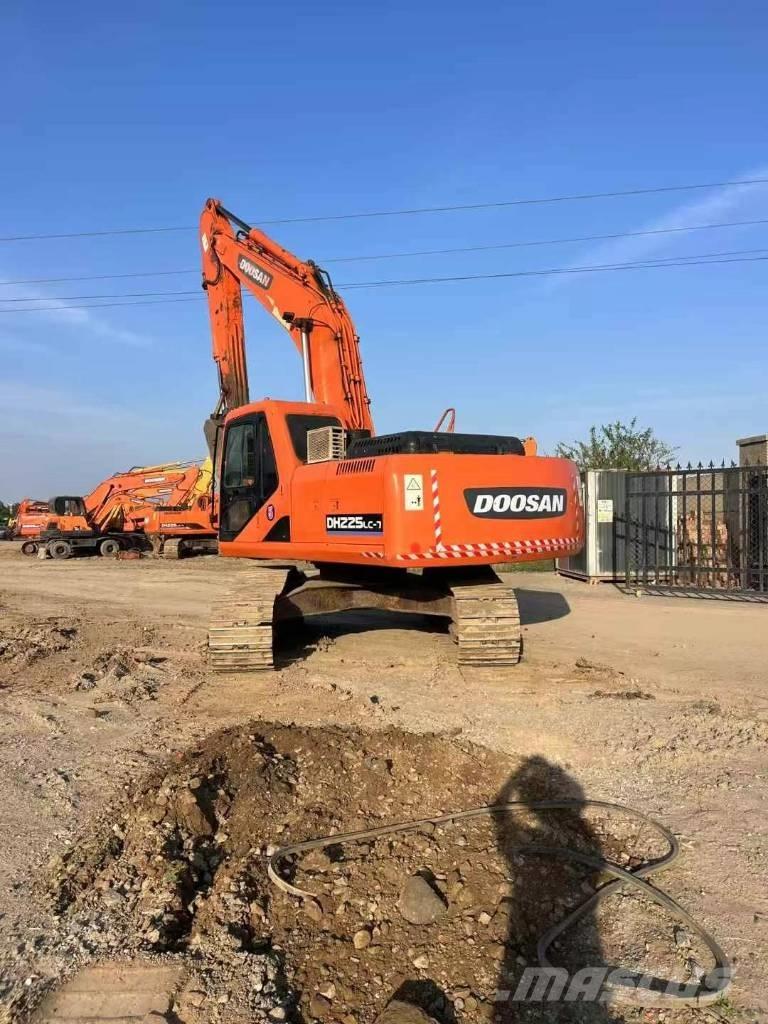 Doosan DH 225 LC-9 履帶式 挖土機/掘鑿機/挖掘機