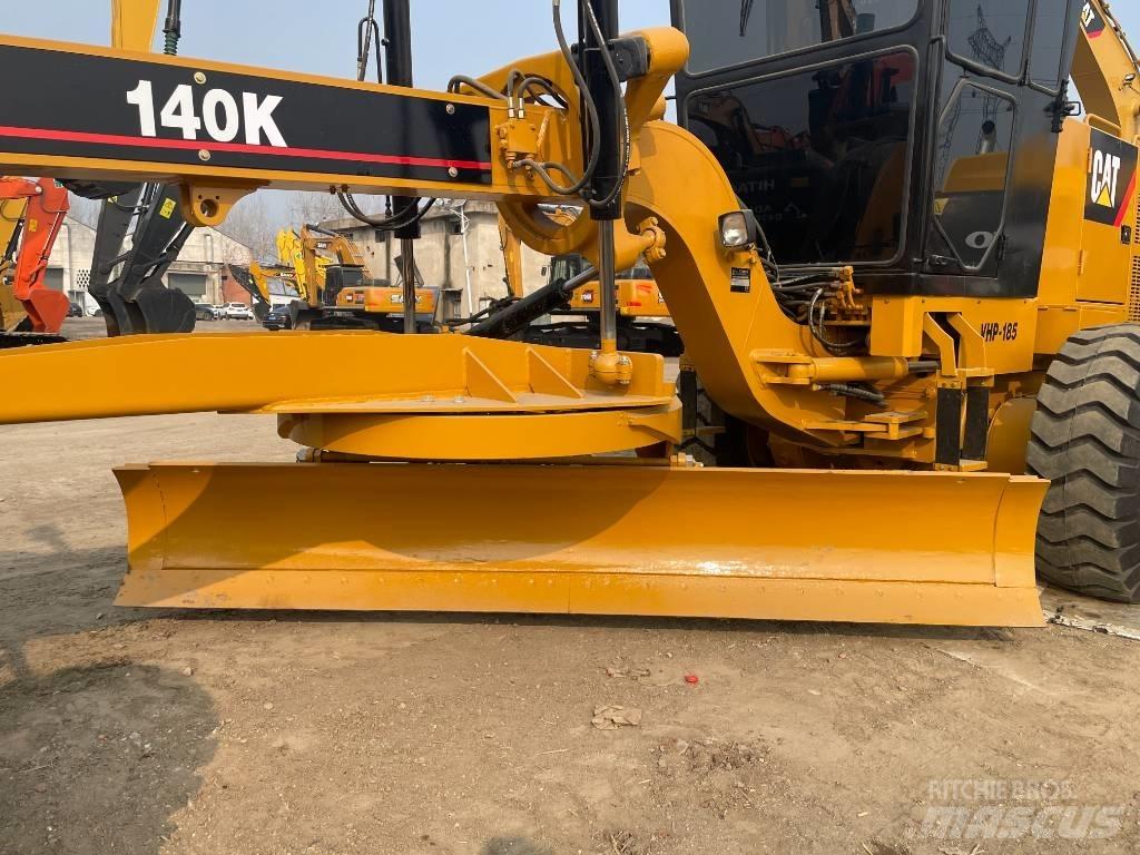 CAT 140 K 平土機