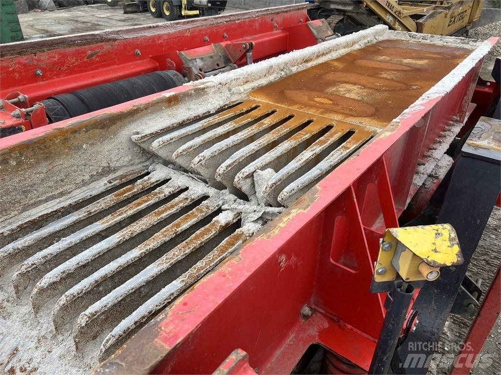 Sandvik QJ 241 破碎機
