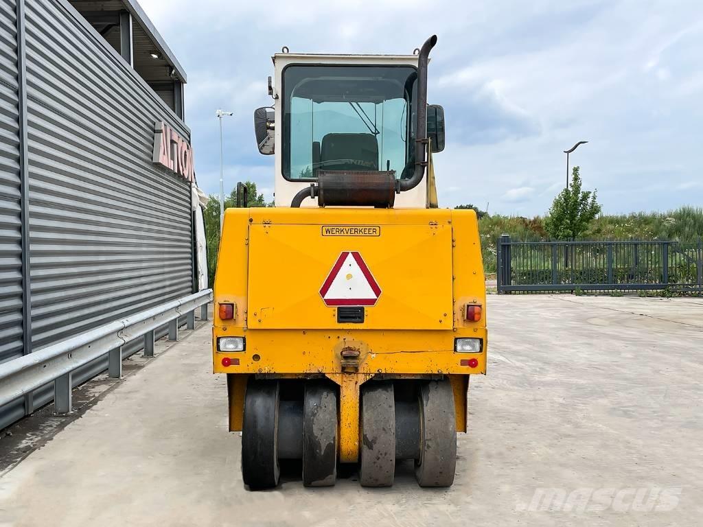 Dynapac CP 142 膠輪滾壓機