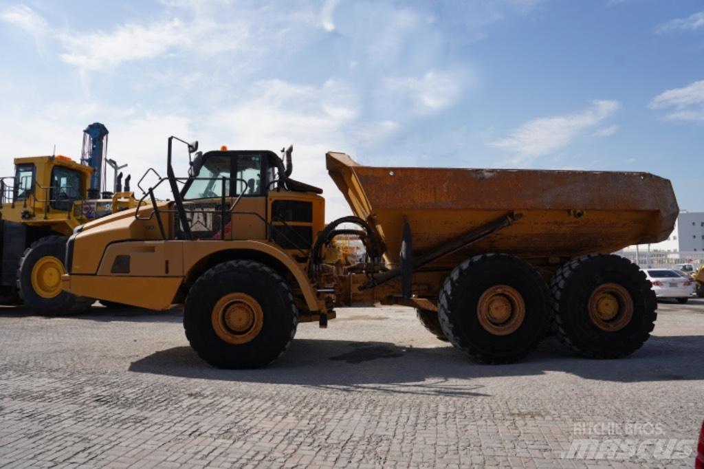 CAT 740 B 鉸接式起吊車