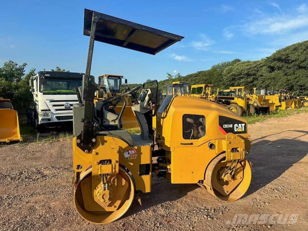 CAT CB 24 B 雙輪滾壓機