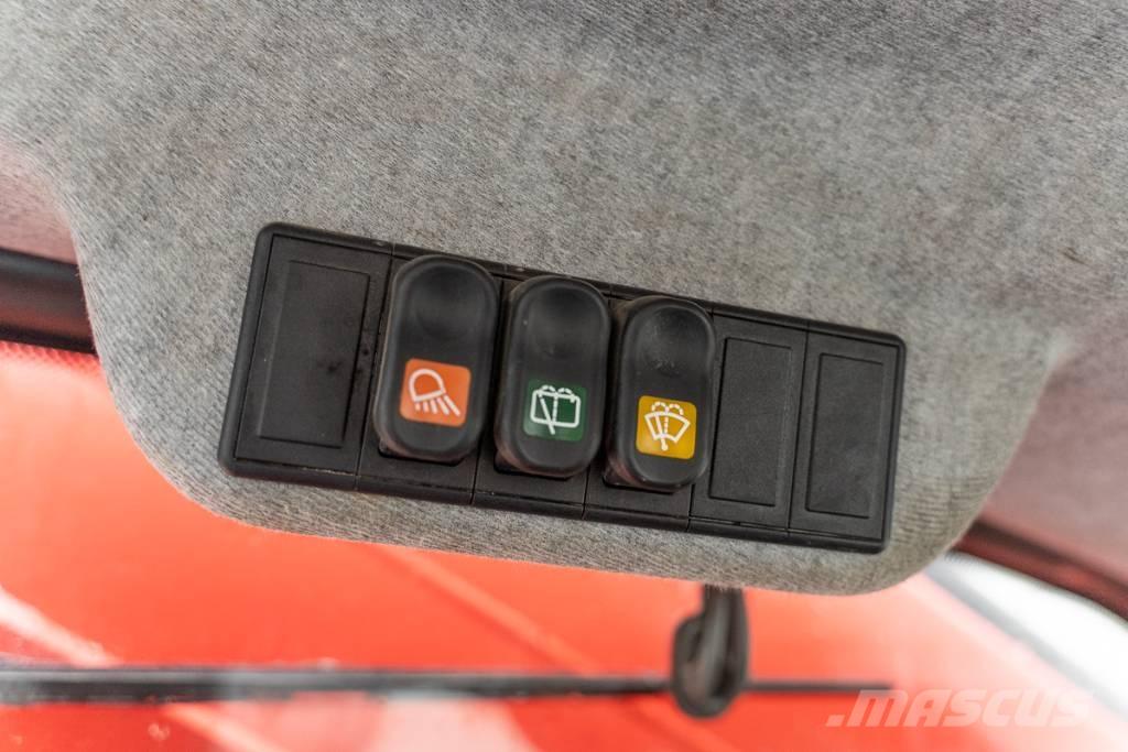 Manitou MT 1135 伸縮臂操作車