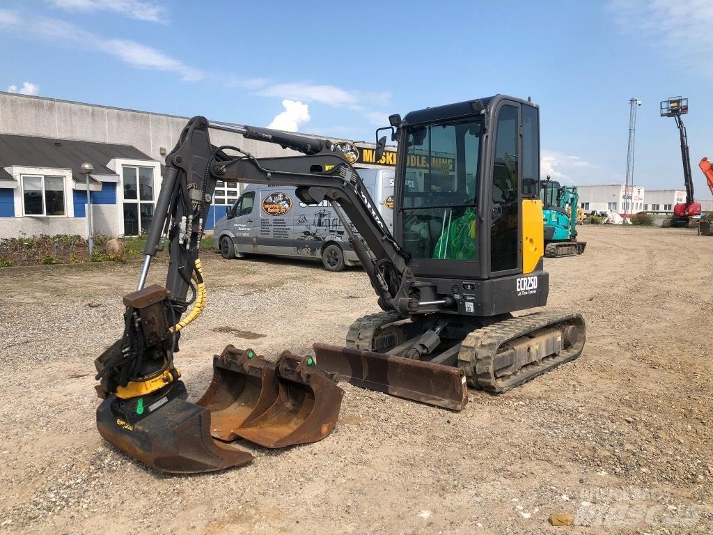 Volvo ECR 25 D 小型挖土機/掘鑿機<7t(小型挖掘機)