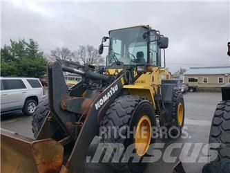 Komatsu WA 200 輪胎式裝載機