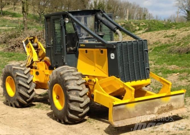 John Deere 640 集材機