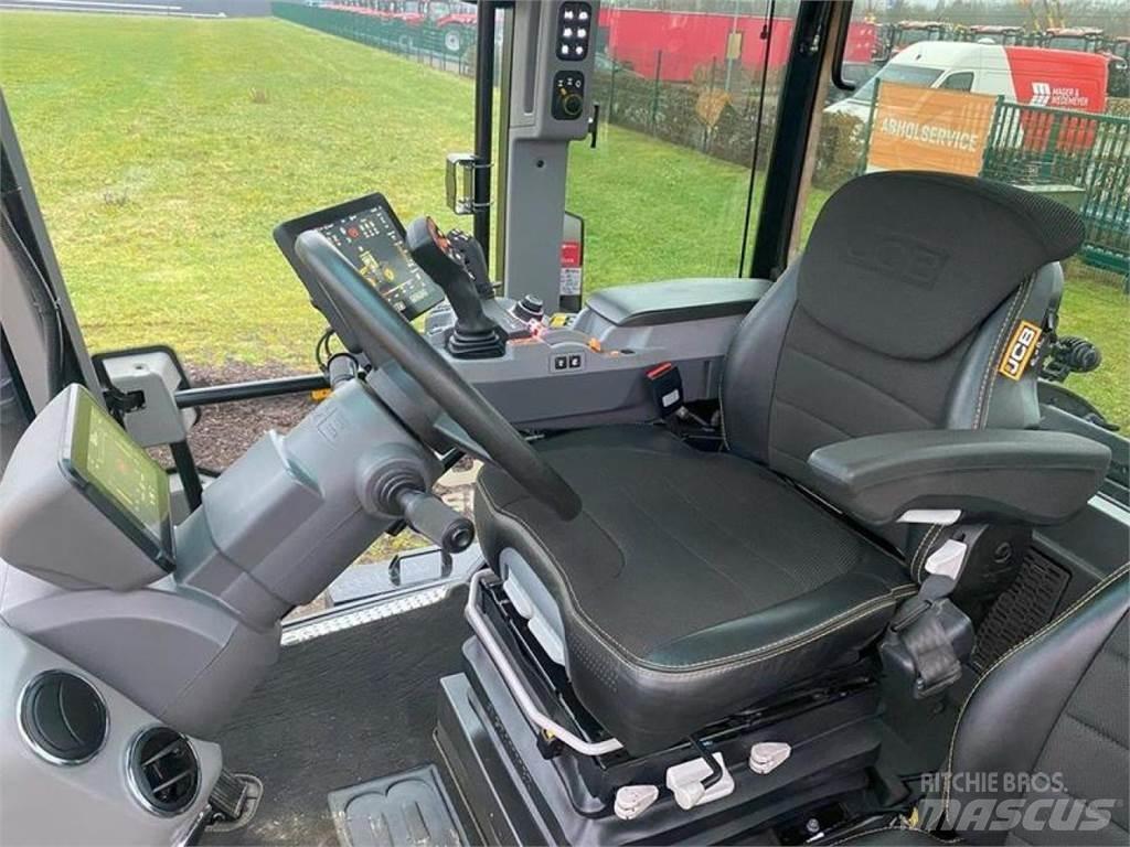 JCB 4220 ICON 曳引機