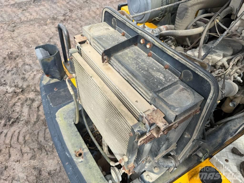 JCB 722 鉸接式起吊車