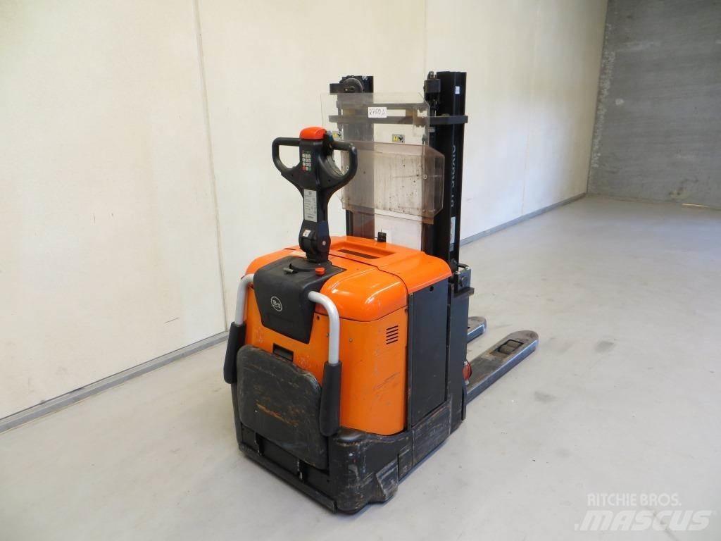 BT SPE125 自走式堆積機