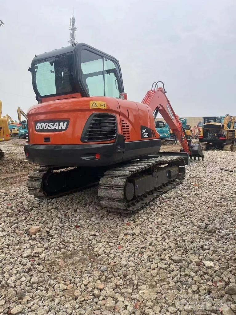 Doosan DX60 小型挖土機/掘鑿機<7t(小型挖掘機)